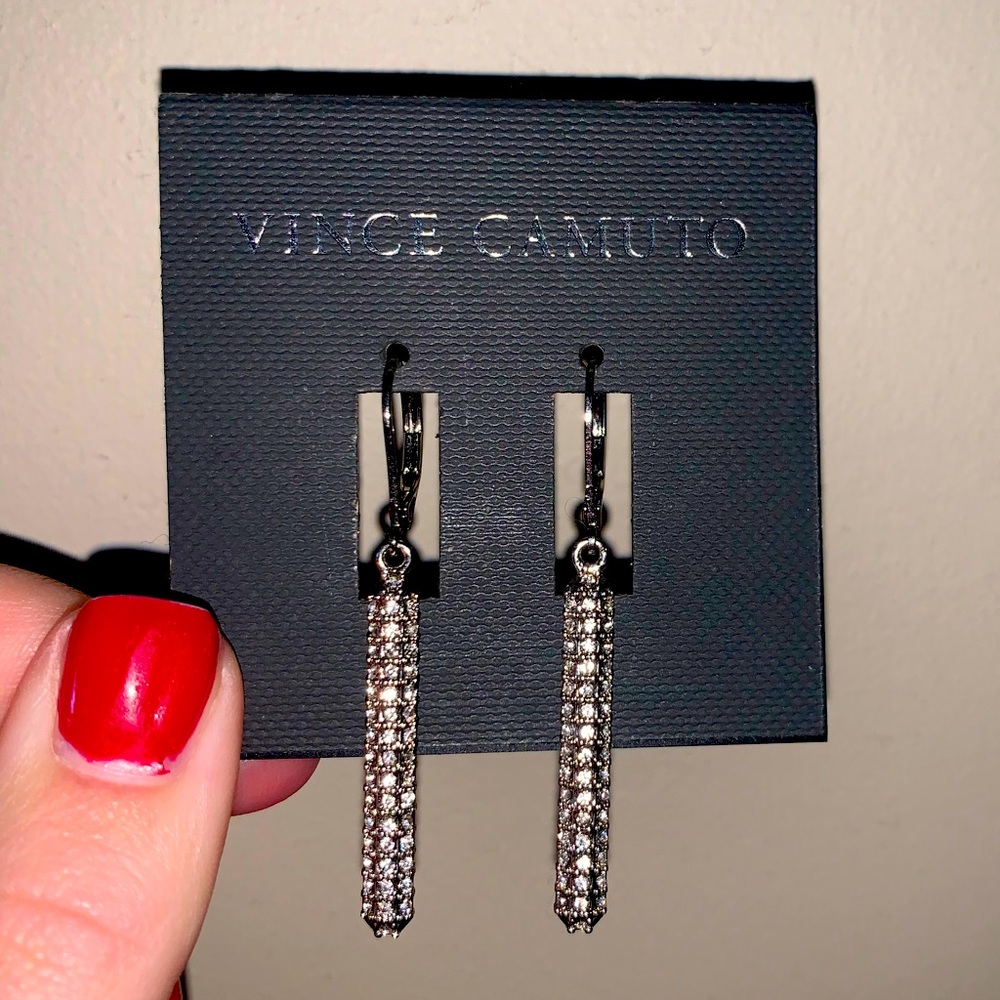 BRAND NEW Vince camuto silver dangling earrings